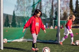 80 jenter på fotballskole på Haugerud i påskeferien